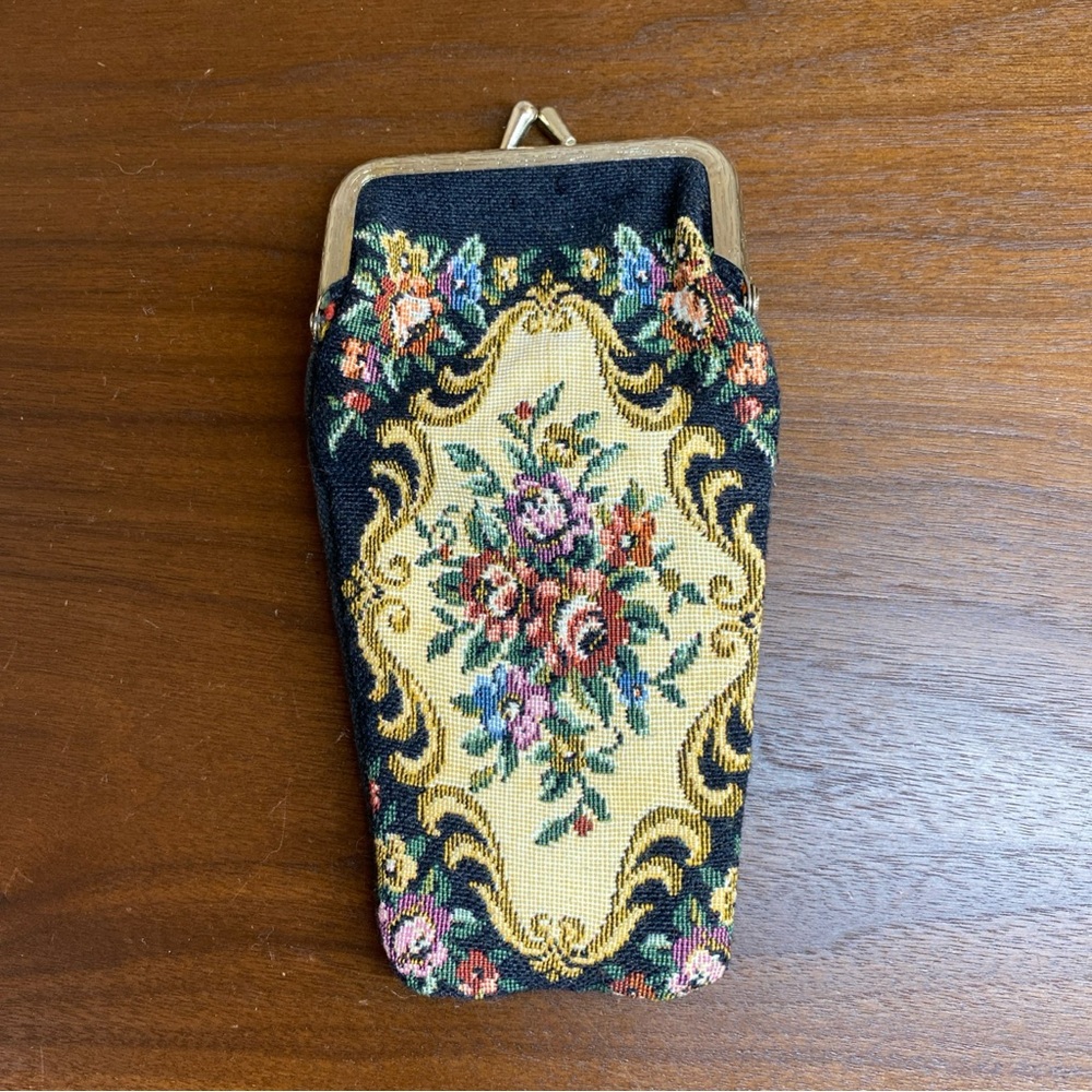 VTG Purse Embroidered Tapestry Floral For Coins Small Items Eyeglasses Hong Kong